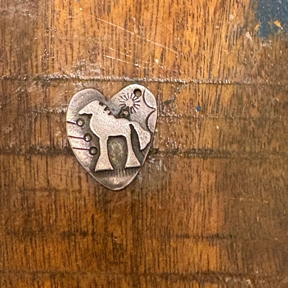 Jes Maharry vintage Raised Horse Pendant - Picture 5 of 5